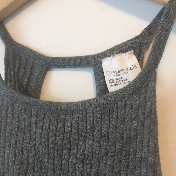 Haltered top - Picture 2 of 3